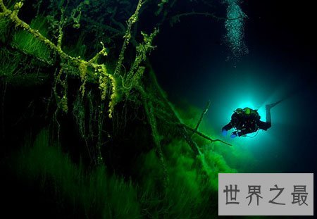 世界上最深的湖在哪个国家 像明镜一样吗