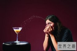 10个最有趣的吉尼斯世界纪录，用眼睛喷出牛奶