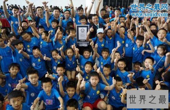 47岁业余球员徐长清打破世界纪录，中线连投中6球