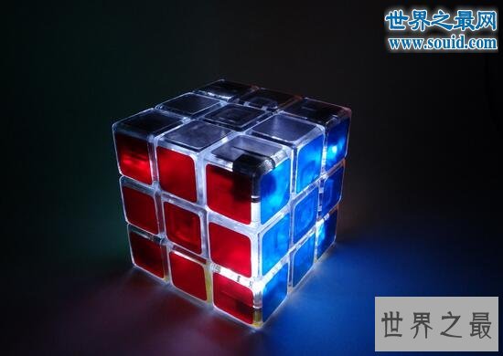 魔方世界纪录，14岁少年仅用4.9秒