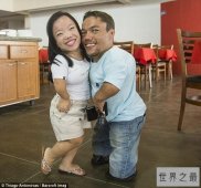 世界上最矮的夫妻，身高均不足0.9米(一对小矮人)
