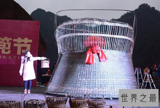 天下第一大火篼，需要12个人牵手才能环抱