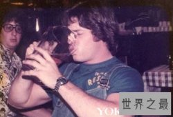 与啤酒有关的吉尼斯世界纪录，1.3秒喝下1升啤酒