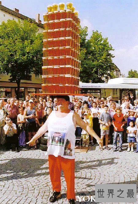 与啤酒有关的吉尼斯世界纪录，1.3秒喝下1升啤酒