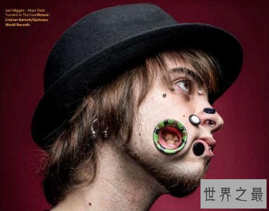 脸部拥有最多人肉隧道的人,舌头牙齿清晰可见(恐怖)