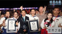 世界上最大的睡衣，总高22米(睡衣10倍大)