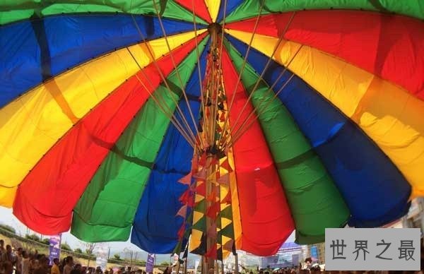 世界上最大的大伞 世界上最大的伞,高14米直径23米(图)