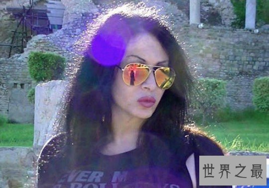 世界上整容最多的女人,整了36次都还不满意