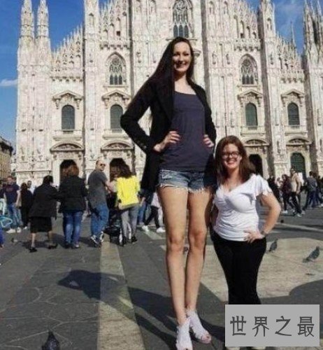 世界上最长的腿,走在路上就像一根招摇的竹竿
