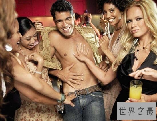 世界上性欲最强烈的非洲女人,忍不住把男人给轮了