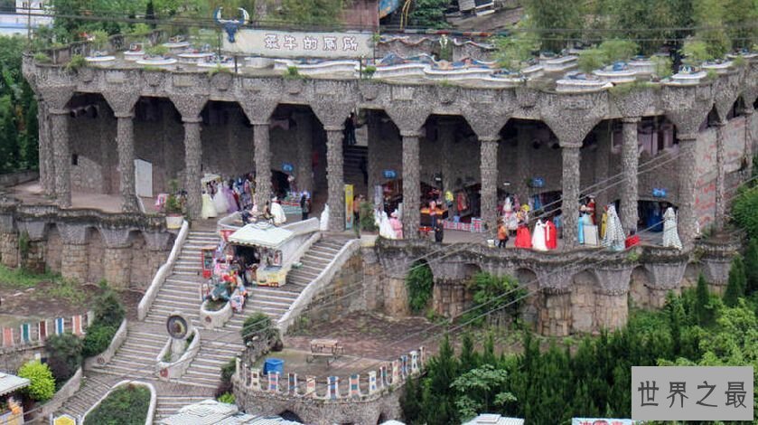 世界上最大的厕所,重庆最牛厕所可容纳1000人同时上厕所