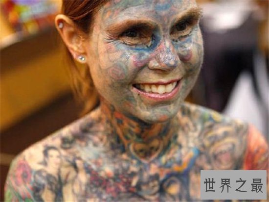 世界上纹身最恐怖的女人,浑身每一寸肌肤都布满纹身!