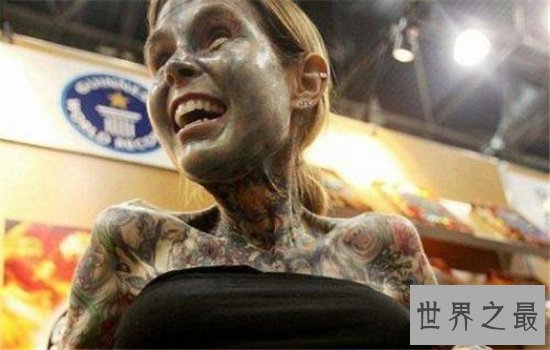 世界上纹身最恐怖的女人,浑身每一寸肌肤都布满纹身!