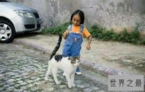 盘点奇葩女性的世界之最,每一个都让人“惊悚”。