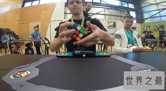 魔方世界纪录,仅4.22秒还原魔方!