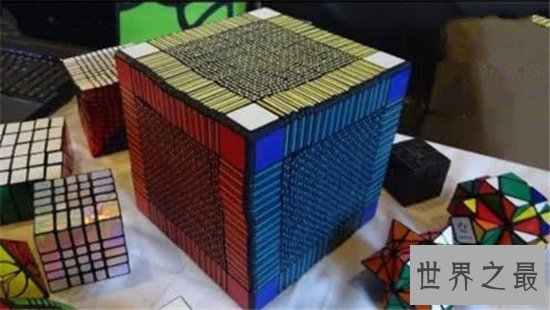 魔方世界纪录,仅4.22秒还原魔方!