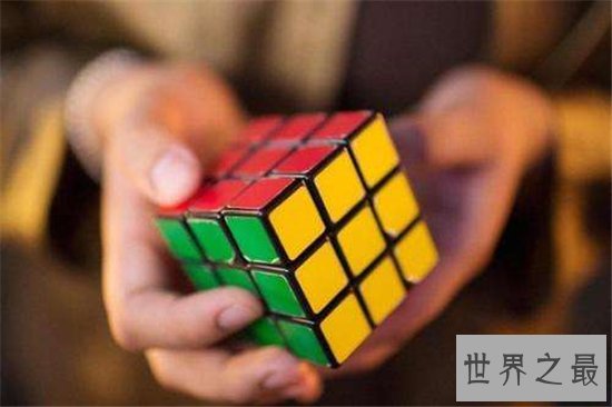 魔方世界纪录,仅4.22秒还原魔方!