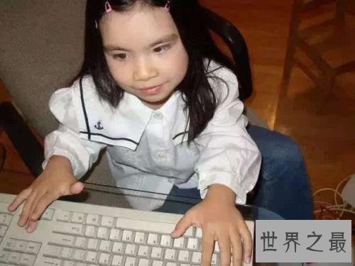 世界上最聪明的孩子，三岁看懂书四岁就创作！