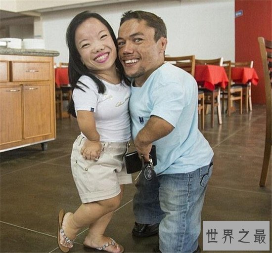 世界上最矮的夫妻,两人身高加起来不到一米八