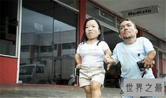 世界上最矮的夫妻,两人身高加起来不到一米八