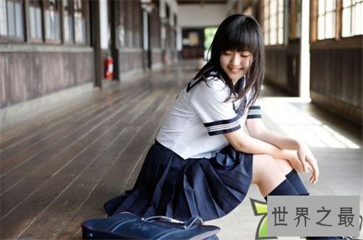 还在羡慕日本校服好看？专家表示校服裙子太短就是痴汉事件源头