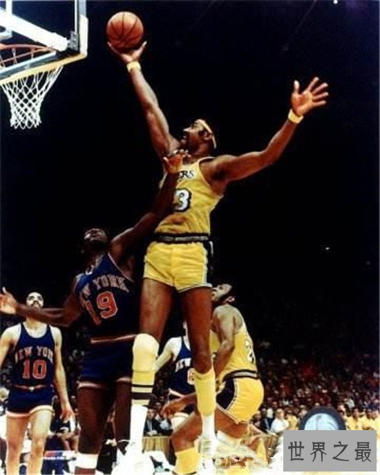 NBA最闪亮的篮球运动员 超强实力震撼全场