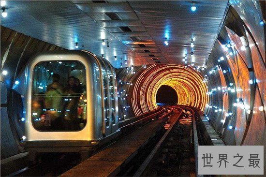 上海外滩观光隧道旅游攻略 一年四季都适合游玩