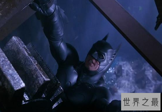 蝙蝠侠系列部部经典 从超级英雄到亡命天涯的他