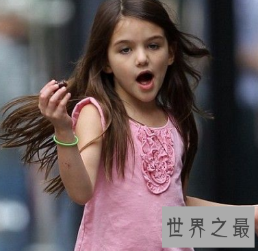 汤姆克鲁斯女儿镁光灯聚焦的小公主 如今却被爸爸抛弃