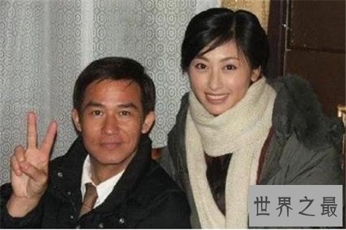 回族美女戴头巾习俗 多数美女都会演唱民歌