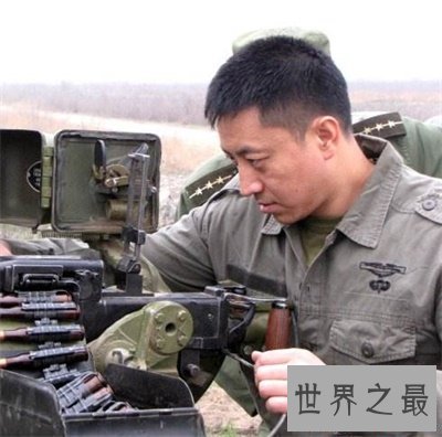 中国第一保镖李旭太酷了 肌肉看着满满的安全感