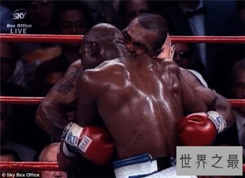 泰森咬耳朵事件详细经过 泰森成为拳击赛中的经典人物