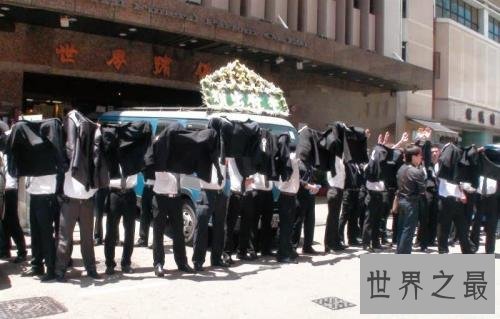 崩牙驹出狱的排场,看完你就知道他为什么会叱咤澳门这么多年