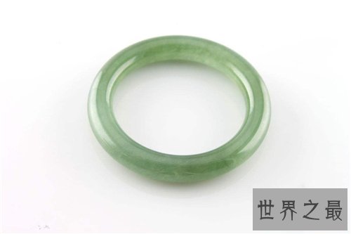 玉镯怎么辨别好坏 佩戴玉镯有什么好处