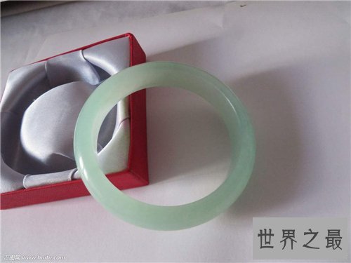 玉镯怎么辨别好坏 佩戴玉镯有什么好处