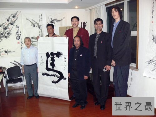 “亚洲第一巨人”——黄长求,内心也如他的身高一般高