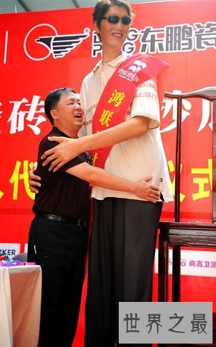 “亚洲第一巨人”——黄长求,内心也如他的身高一般高
