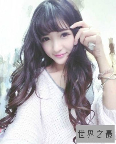 最美校花——翁心颖，是否是你心目中的女神呢？