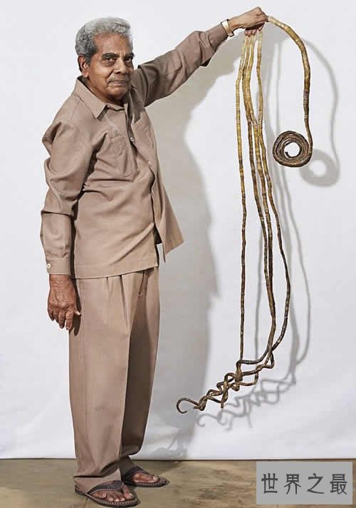 世界上双手指甲最长的女人，长576厘米(23年未剪过)