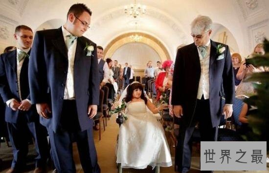 世界上最小的新娘完婚,81cm的她嫁给了185cm的人