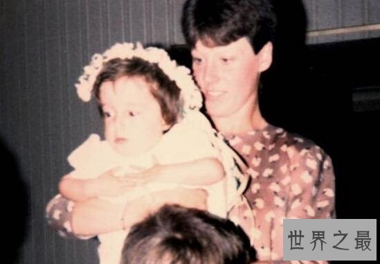 世界上最小的新娘完婚,81cm的她嫁给了185cm的人