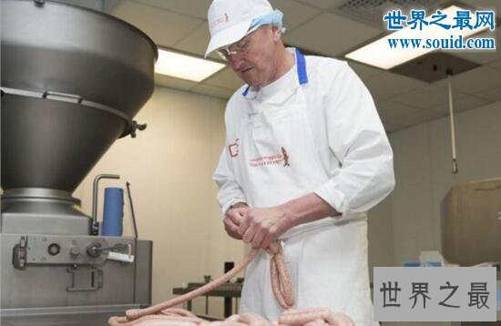世界第一快手,肉店老板1分钟做62根香肠