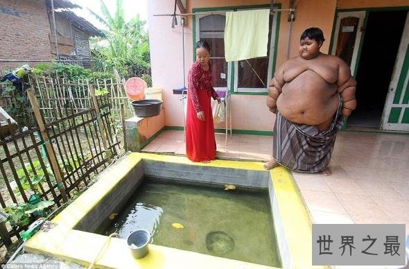 世界上最胖的孩子，10岁体重既达到384斤