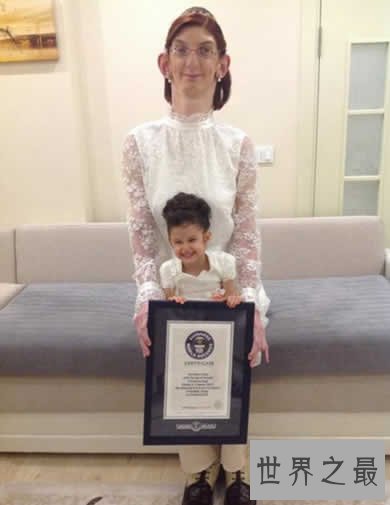 世界最高少女，17岁身高达2.14米