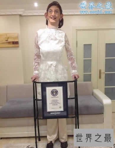 世界最高少女，17岁身高达2.14米