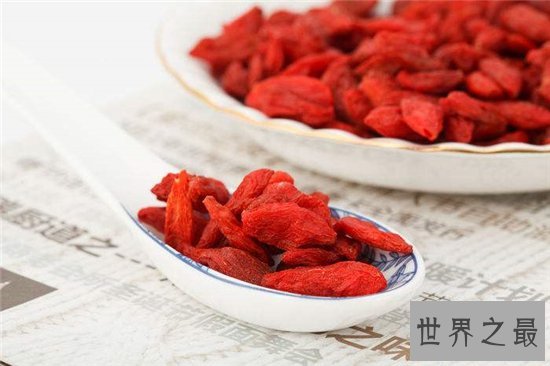 枸杞的作用与功效,喝枸杞酒能改善血气和明目