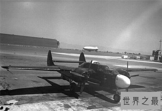 P-61堪称美国首架夜间作战机,可坐三人的重型战斗机