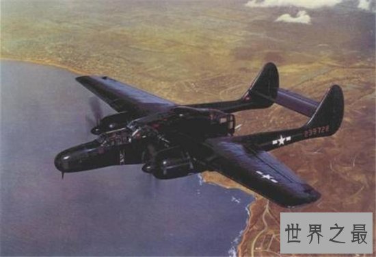 P-61堪称美国首架夜间作战机,可坐三人的重型战斗机