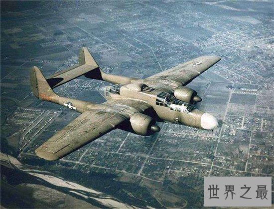 P-61堪称美国首架夜间作战机,可坐三人的重型战斗机