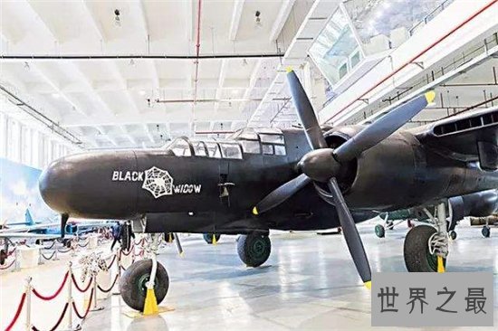 P-61堪称美国首架夜间作战机,可坐三人的重型战斗机